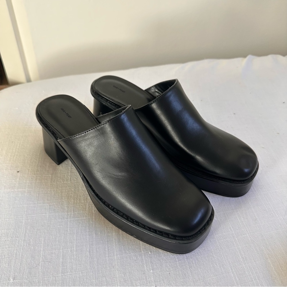 Oak and Fort Black Heeled Mules